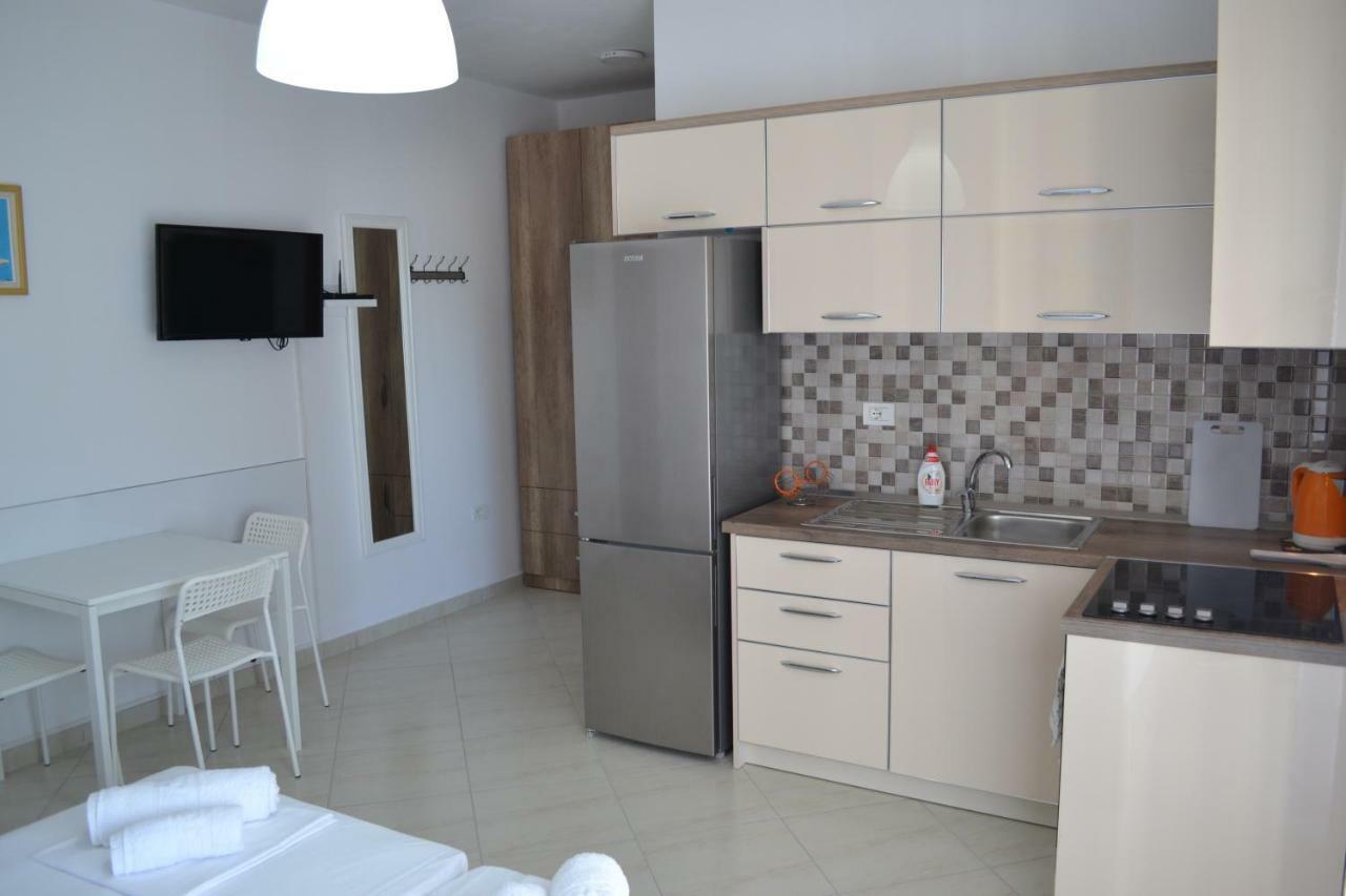 Seaview Bay Studio & Private Garage فلورا المظهر الخارجي الصورة
